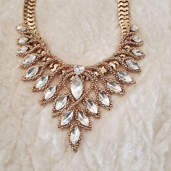 Fashion Jewelry Necklace Big Statement Gold Tone - Picture 1 of 7
